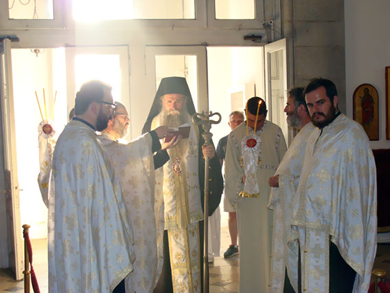 Епископ Јоаникије служио празнично бденије