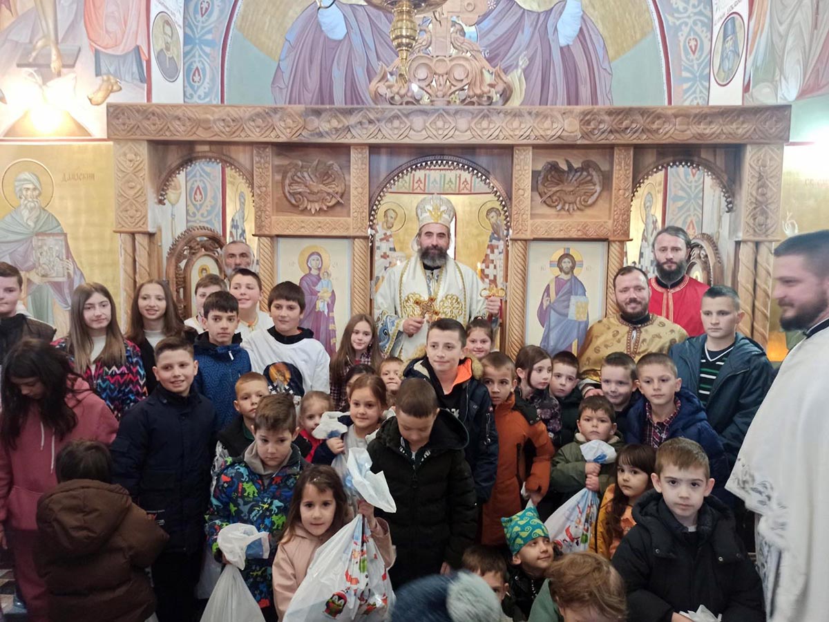 Епископ Методије на Савиндан богослужио у селу Дапсиће