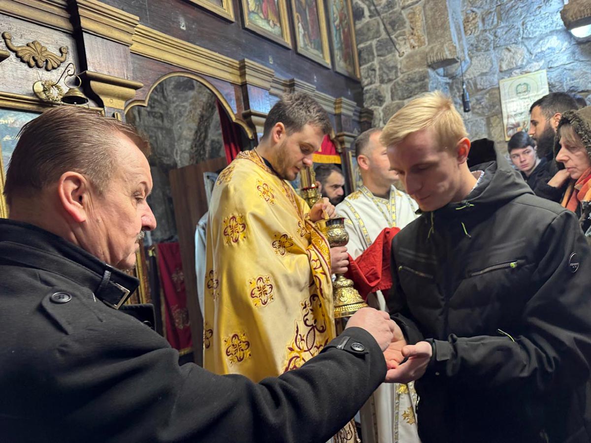 Литургију у цркви Светих апостола Петра и Павла у Бијелом Пољу