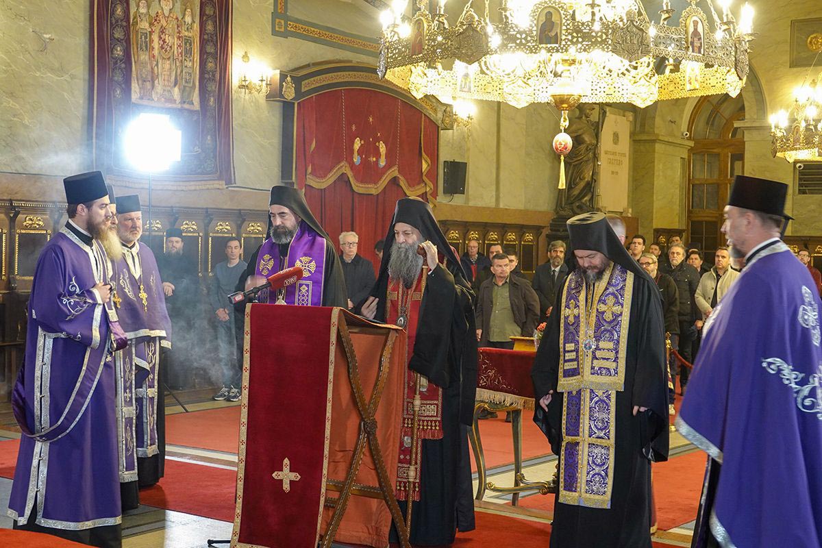 Патријарх Порфирије служиo помен пострадалима у Мартовог погрому 2004.