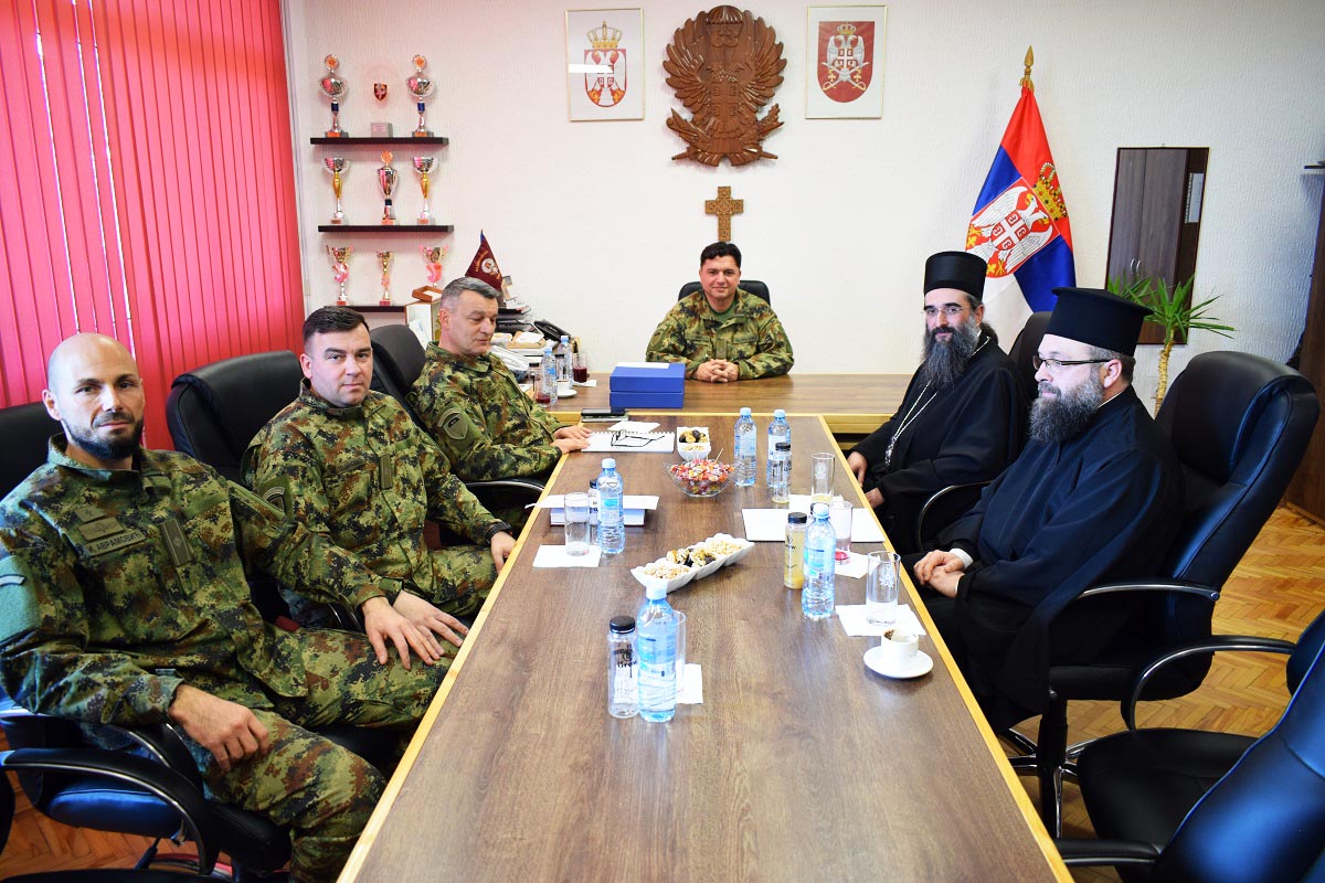 Радни састанак у команди 63. Падобранске бригаде