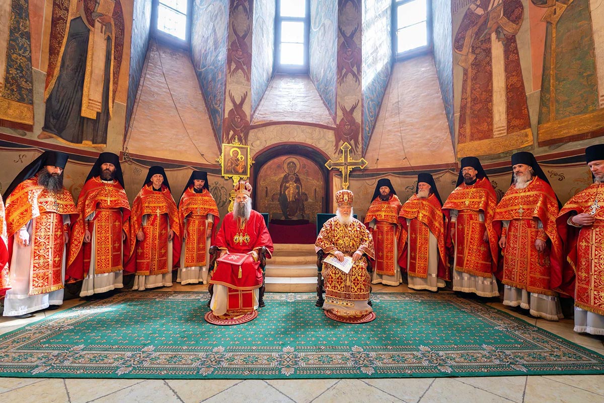 Патријарси Кирил и Порфирије служили свету Литургију у Тројице-Сергијевој лаври