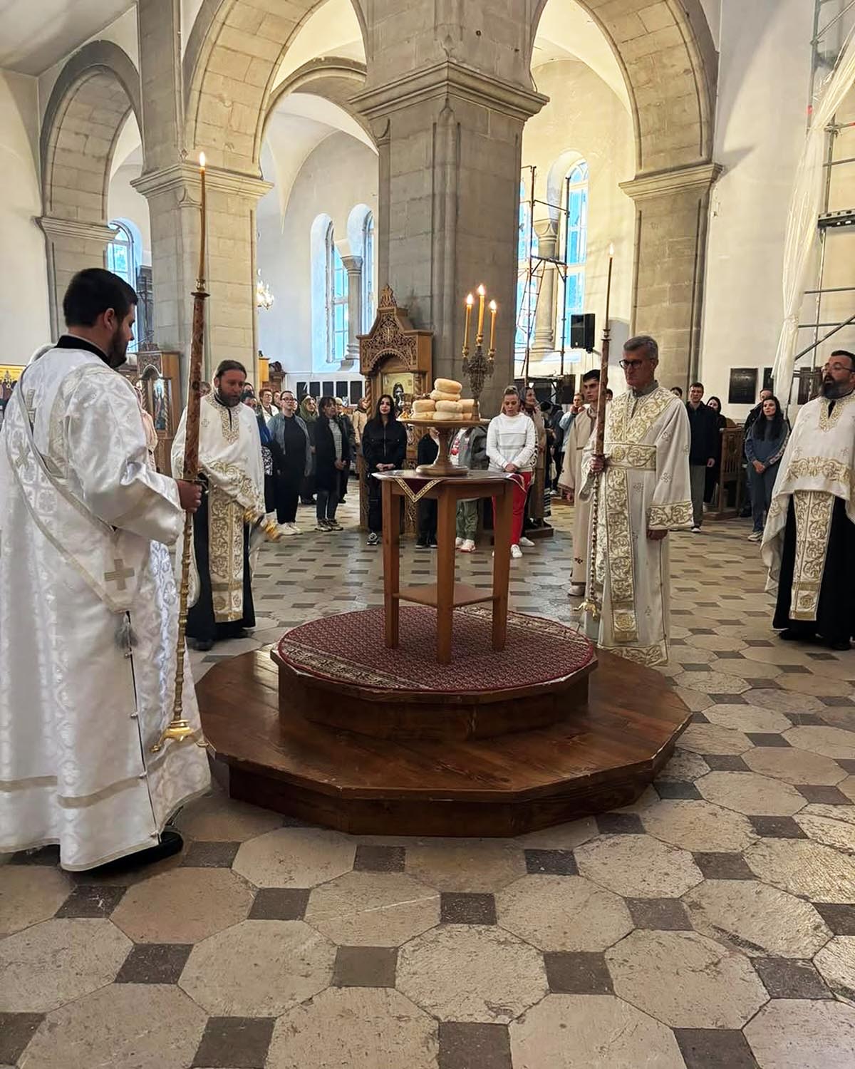 Празично вечерње богослужење у никшићкој Саборној цркви