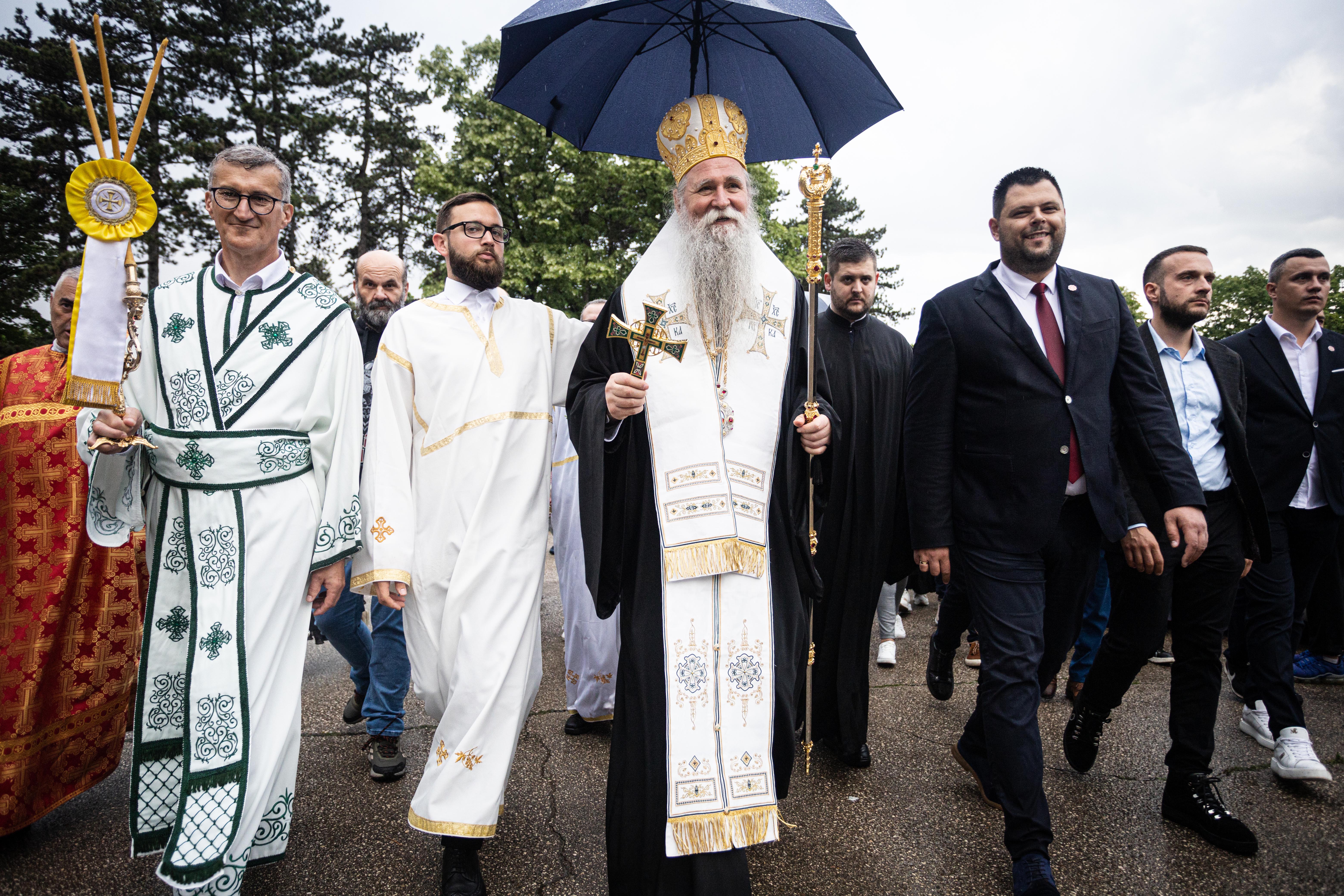 Величанствена литија, у част Светог Василија Острошког, прошла кроз Никшић