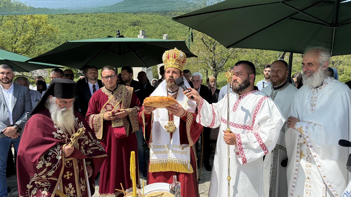 Владика Пајсије у Долима пивским