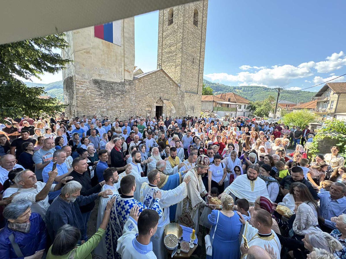  Прослављена храмовна слава цркве Светих апостола Петра и Павла у Бијелом Пољу