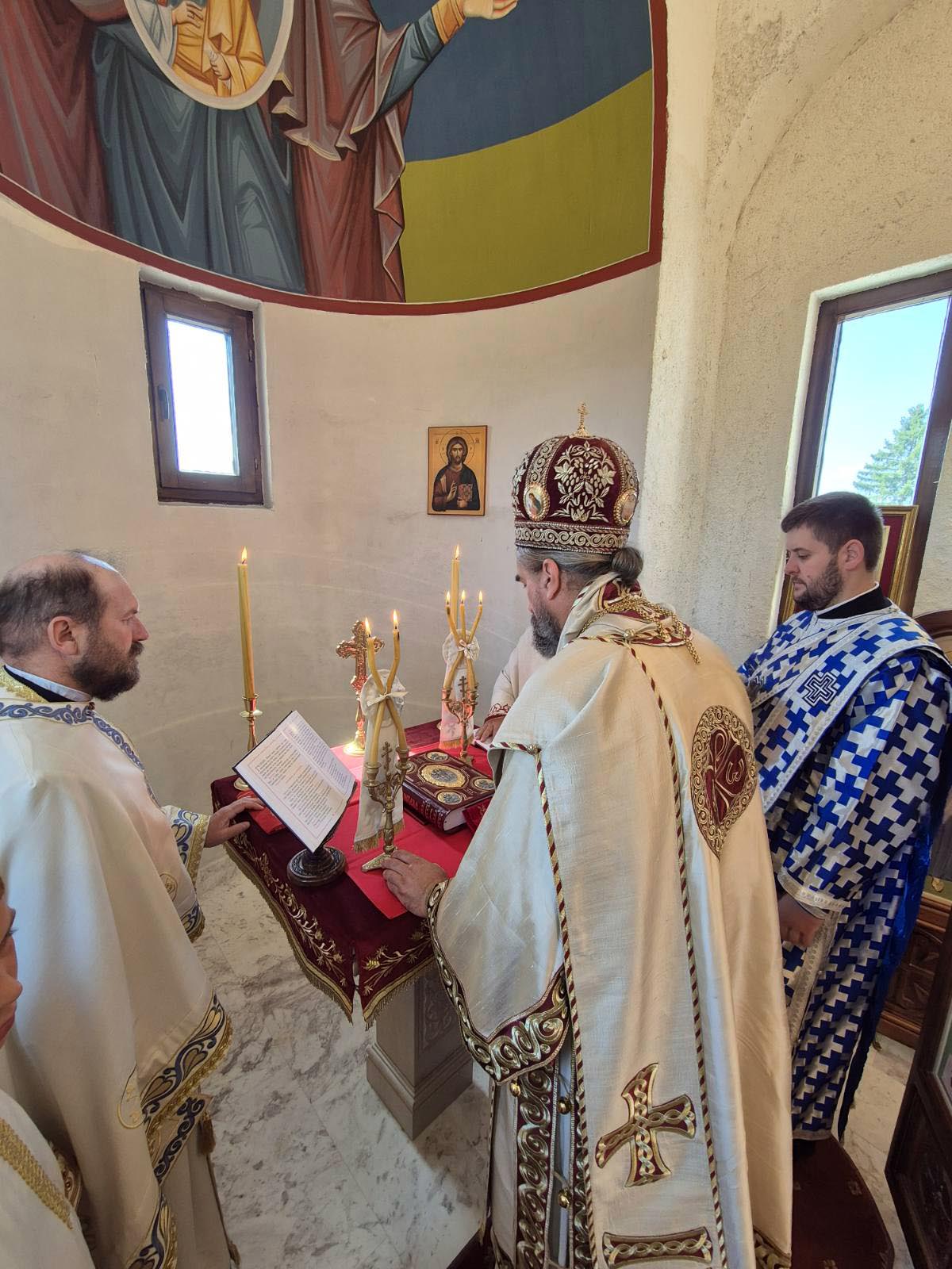 Митрополит Методије богослужио у цркви Светог Луке у селу Нинковићи код Жабљака