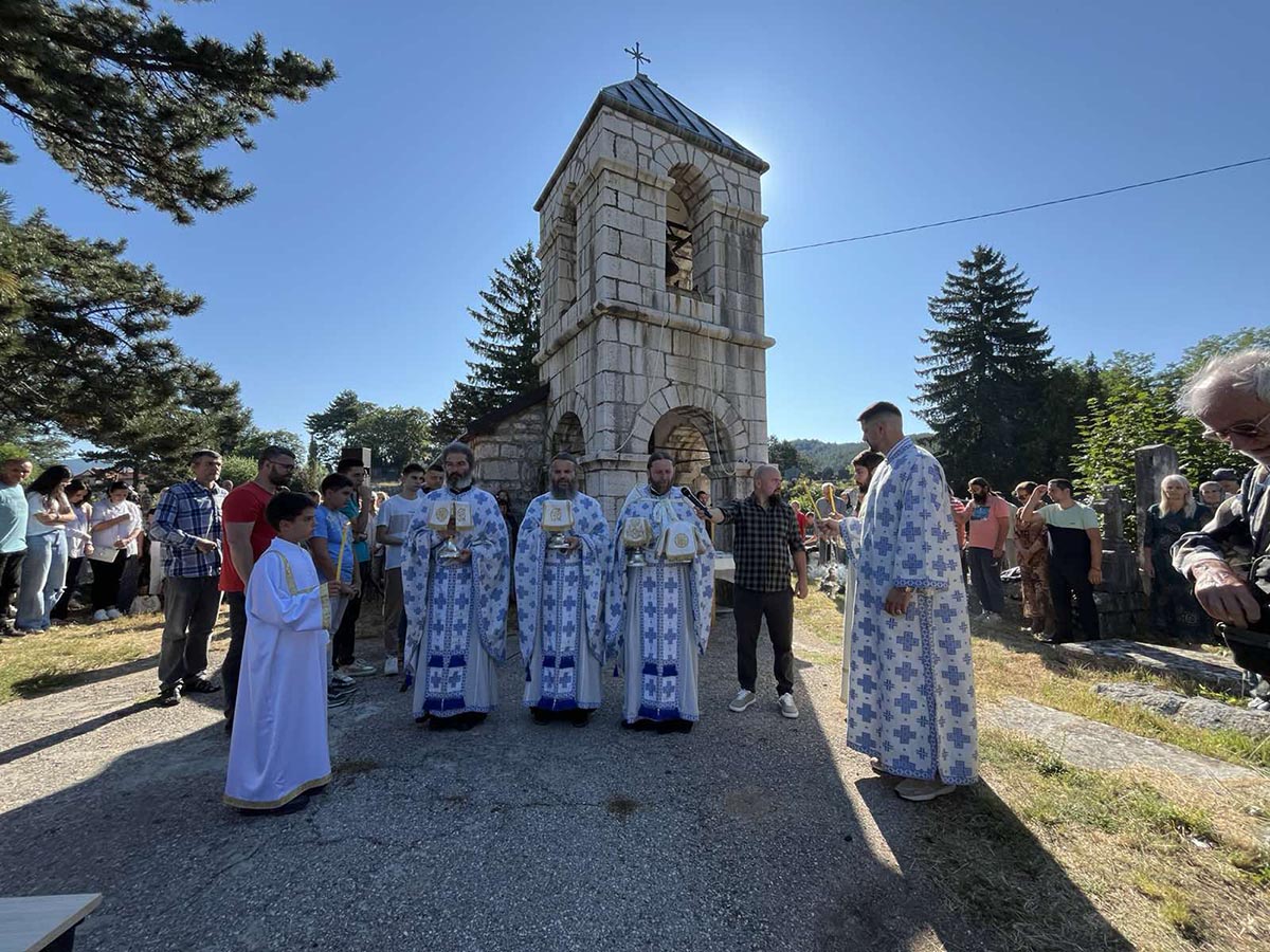Петровдан прослављен у древној светињи у Никшићу