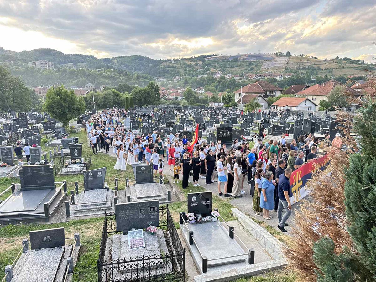 Петровданска Литија у Бијелом Пољу: Литија у граду Мирослављевог јеванђеља окупила велики број вјерника