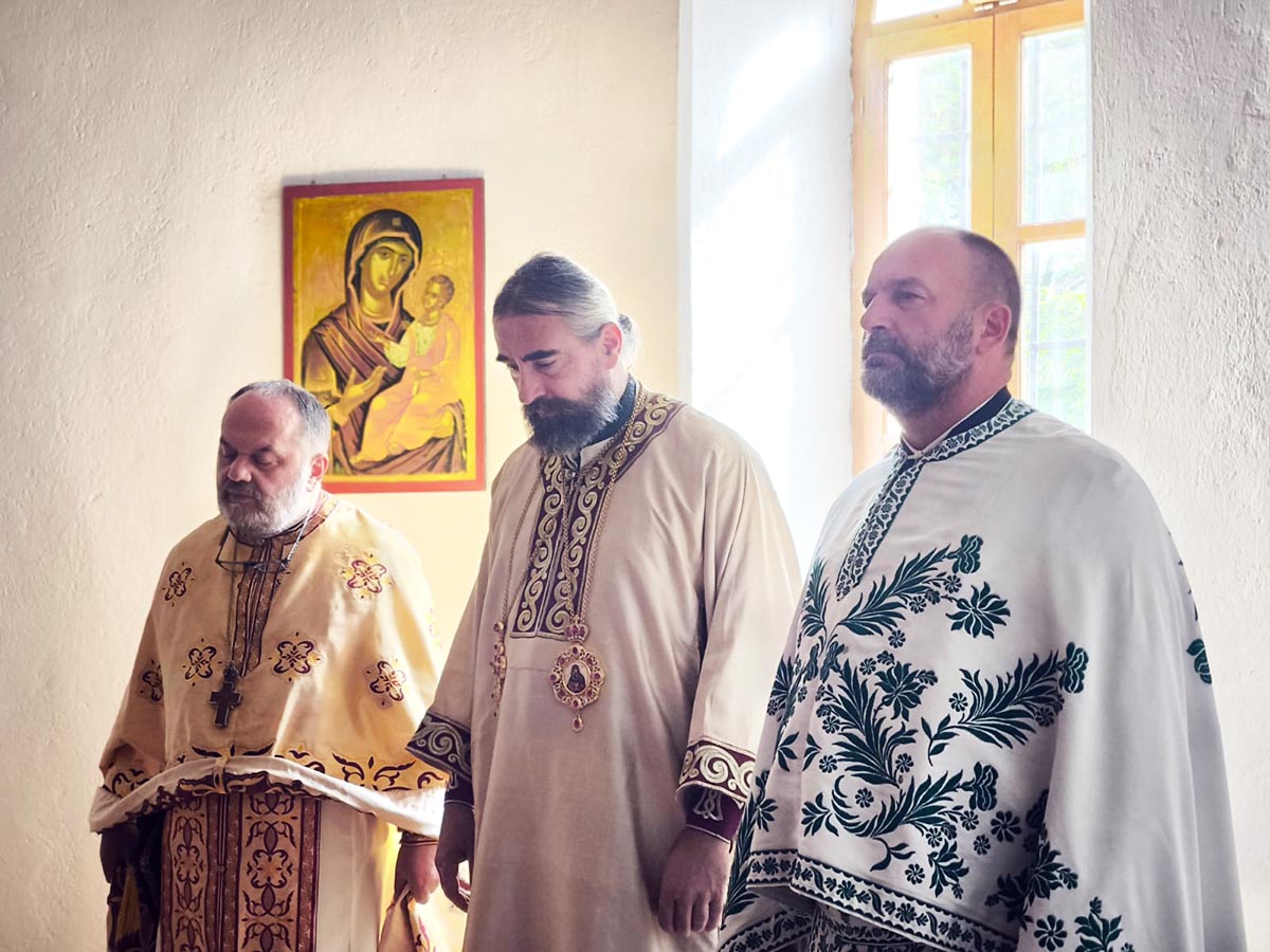 Света Архијерејска Литургија у селу Кесратц у Голији