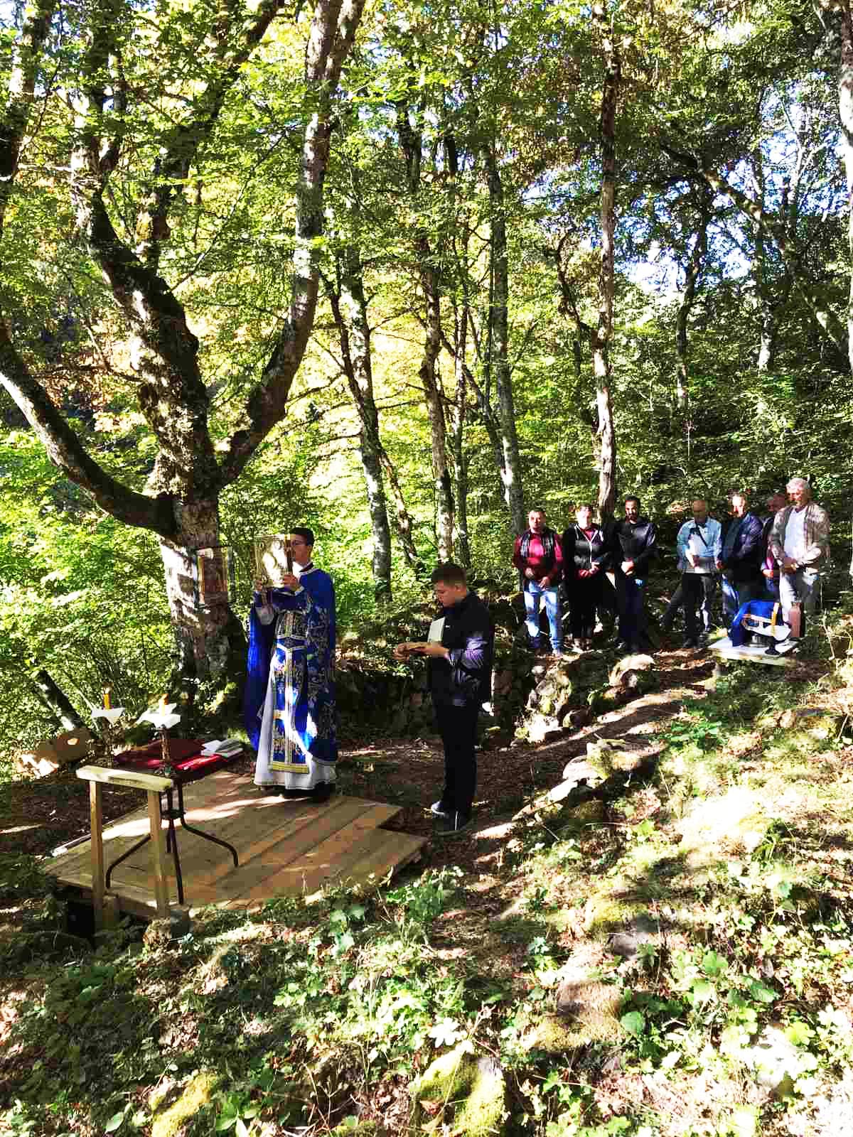 Света Литургија на темељима манастира Св. Николе у Кичави