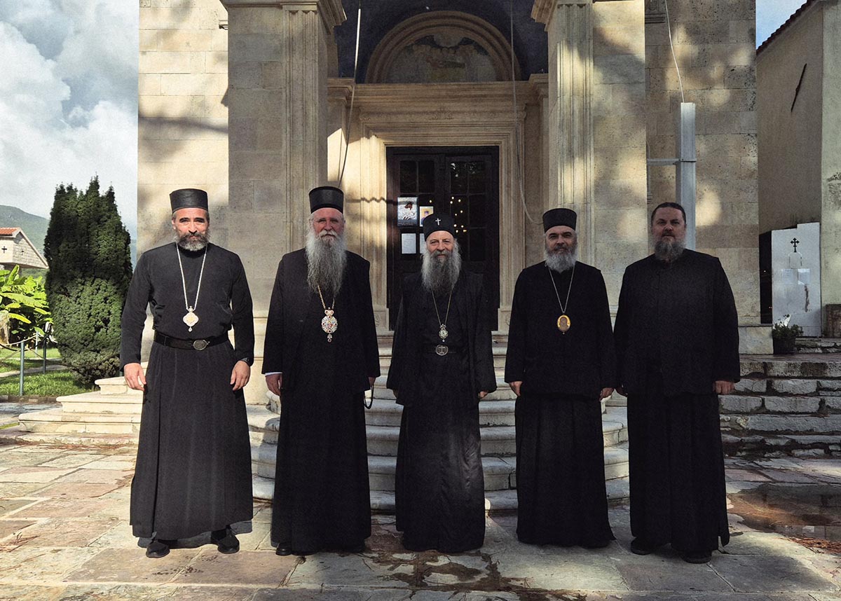 Патријарх Порфирије посетио манастир Савину