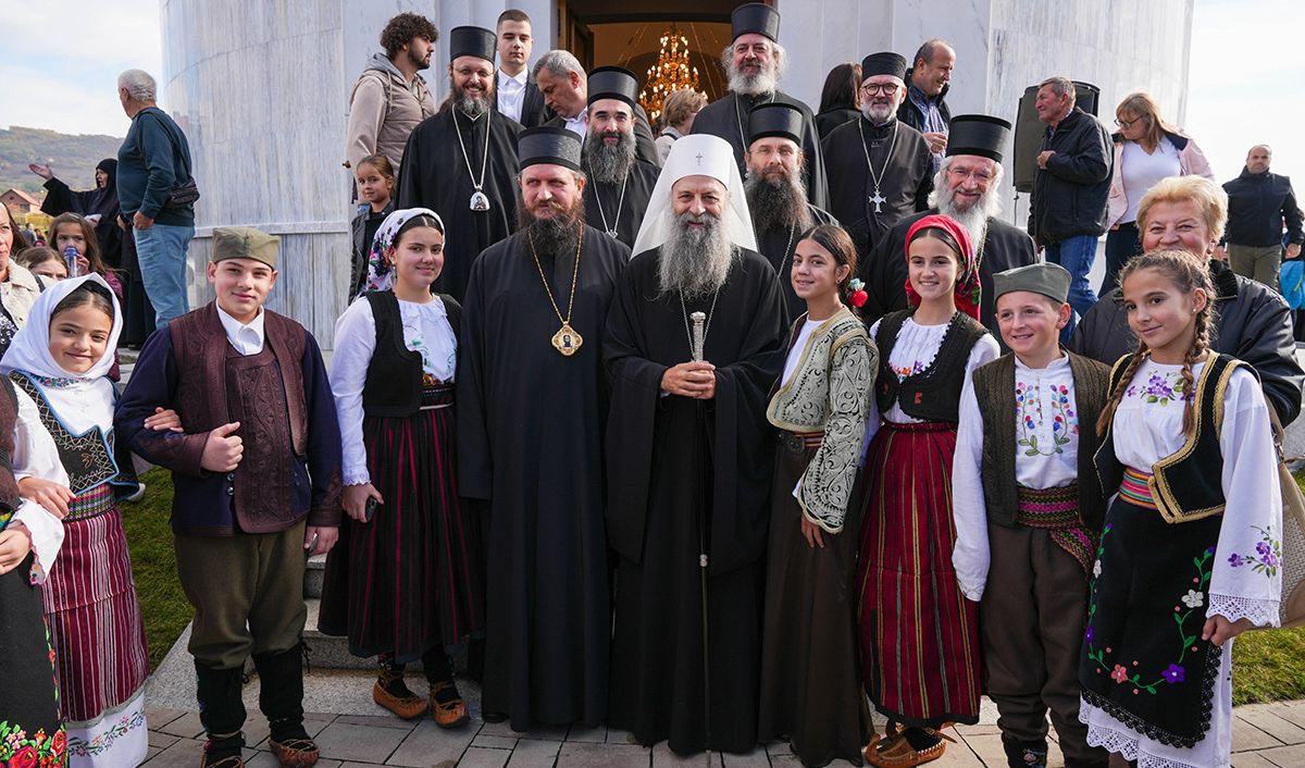 Патријарх Порфирије освештао храм Светог Саве у Дежеви