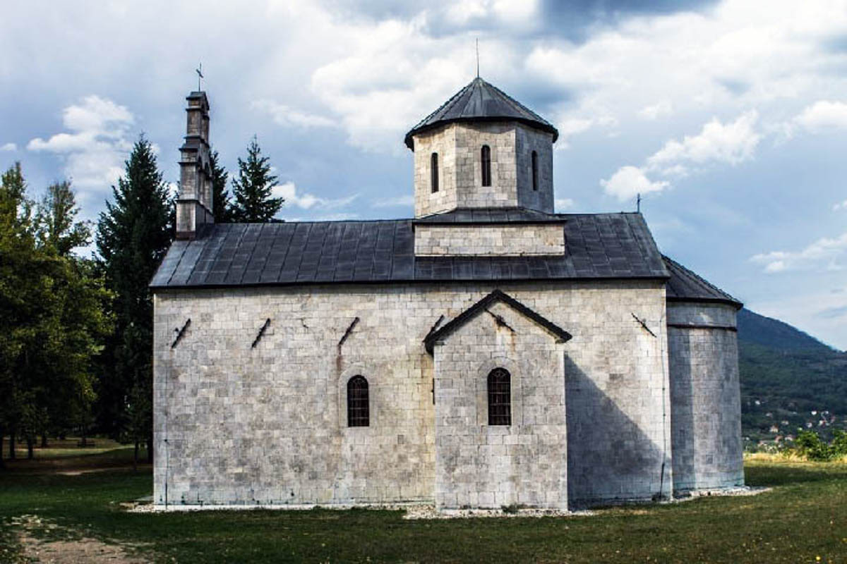 Света архијерејска Литургија у цркви Светог Архангела Михаила у Андријевици