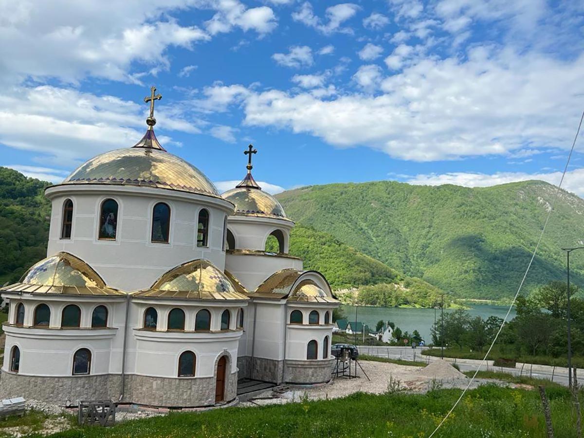 Света Литургија на Лазареву суботу у Плужинама