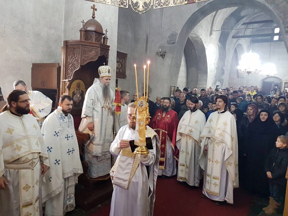 Света Архијерејска Литургија и рукоположење у Ђурђевим Ступовима