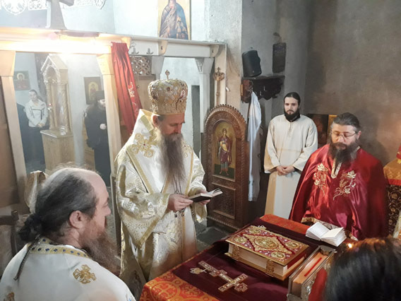 Епископ Јоаникије служио Литургију у манастиру Ђурђеви Ступови
