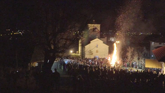 Епископ Јоаникије благосиљао бадњаке у Мојковцу, Бијелом Пољу и Беранама