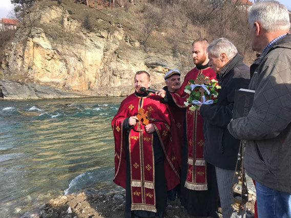 Бјелопољац Марко Дробњак први је допливао до Часног крста у ријеци Лим, на Сињавцу код Бијелог Поља