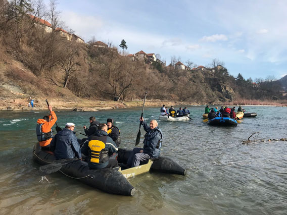 Бјелопољац Марко Дробњак први је допливао до Часног крста у ријеци Лим, на Сињавцу код Бијелог Поља