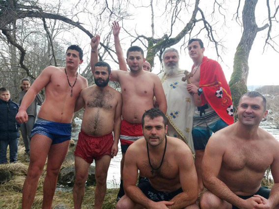 Богојављење прослављено у манастиру Брезојевица - до Часног крста први допливао Дарко Рајковић