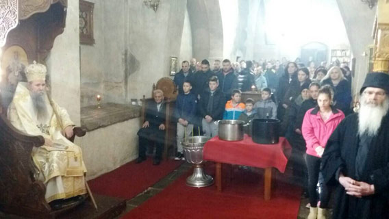 Епископ Јоаникије на Богојављење служио Литургију са водоосвећењем у Ђурђевим Ступовима