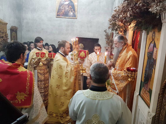 Поноћна Божићна Литургија у манастиру Ђурђеви Ступови