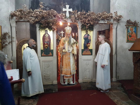 Поноћна Божићна Литургија у манастиру Ђурђеви Ступови