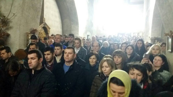 Поноћна Божићна Литургија у манастиру Ђурђеви Ступови