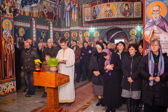 Епископ Јоаникије на Сабор Пресвете Богородице служио Литургију у Мојковцу