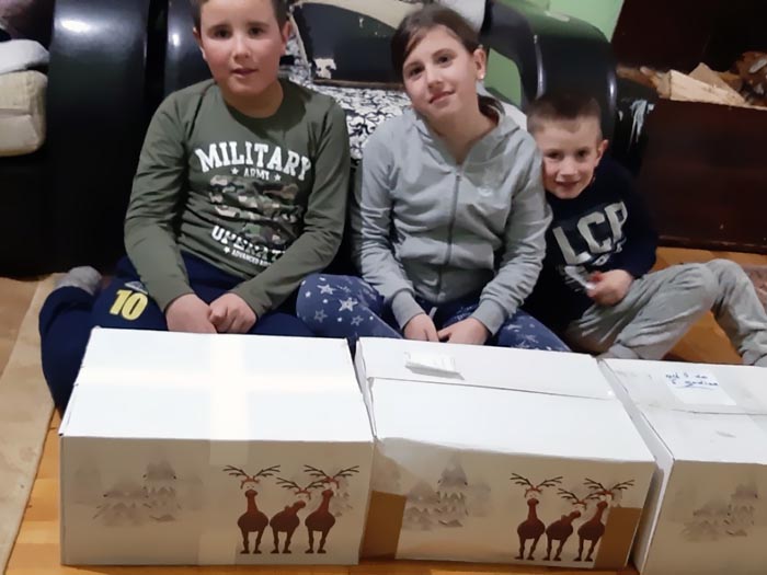 Хуманитарна акција „Дјеца за дјецу“ обрадовала малишане у Епархији будимљанско-никшићкој