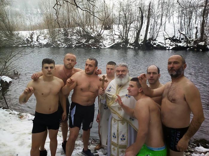 Плав: До крста први Жељко Дашић