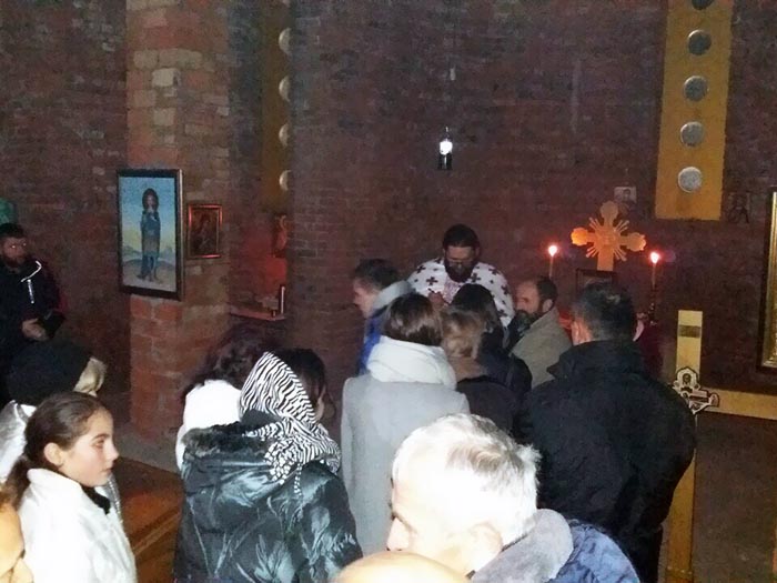 Налагање бадњака и поноћна Литургија у Мурину