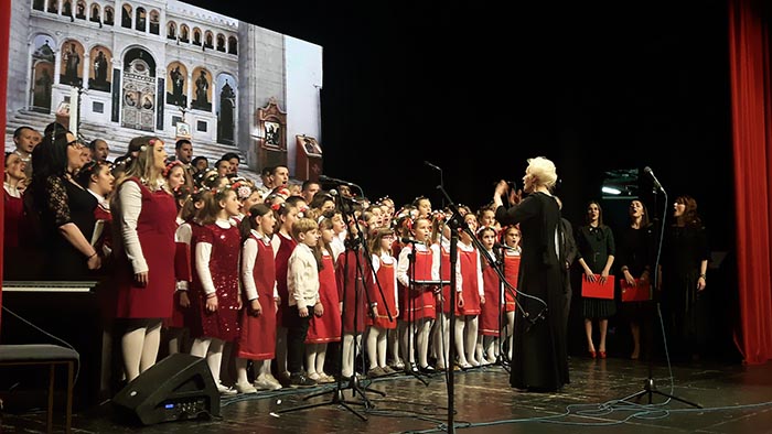 Творац симфоније између Цркве и државе