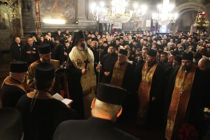 У Новом Саду служен Mолебни канон Пресветој Богородици ради подршке одбрани правâ Српске Православне Цркве у Црној Гори