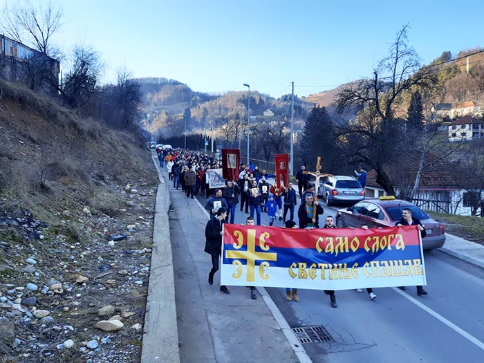 Нa Литију до Бијелог Поља пјешачили из Шанчева: „Носимо мир и боримо се против безаконог закона“