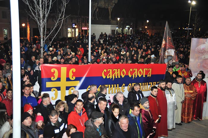 Крстовданска литија у Никшићу: Човјек, вјера, истина и ријеч се не дају везати