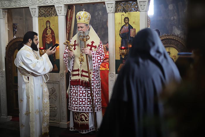 Епископ Јоаникије на Бадњи дан богослужио у манастиру Ђурђеви Ступови