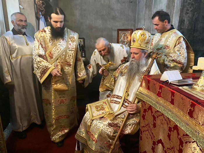 Епископ Јоаникије на Богојављење служио у манастиру Ђурђеви Ступови