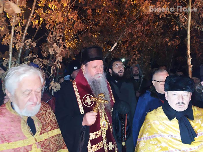 Бадњаке у Бијелом Пољу освештао Владика Јоаникије