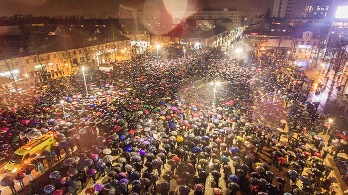 Вјерни народ Никшића, упркос јакој киши, непоколебљиво у одбрани светиња