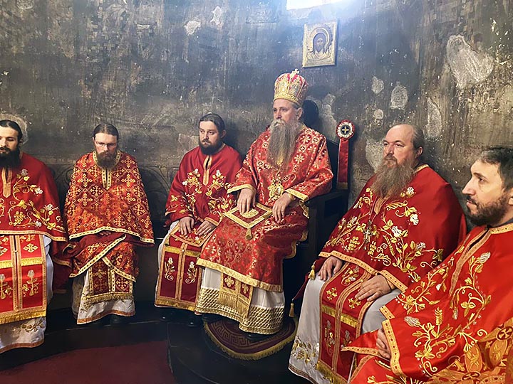 Архијерејска Литургија и велико водоосвећење у Ђурђевим Ступовима