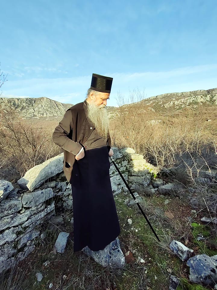 Епископ г. Јоаникије посјетио светилиште  Светог Архангела Михаила на Мартинићкој Градини