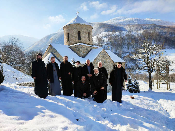 Литургија у манастиру Мајсторовина