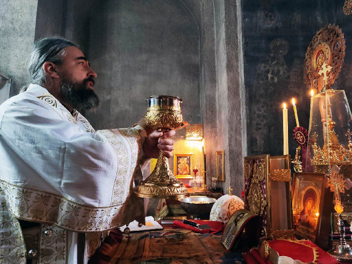 Епископ Методије служио Литургију у Ђурђевим Ступовима