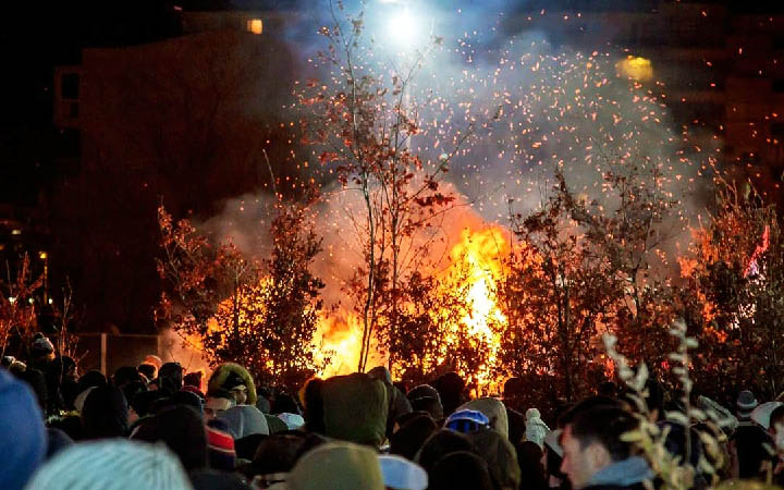 Налагање бадњака без уобичајеног културно-духовног програма
