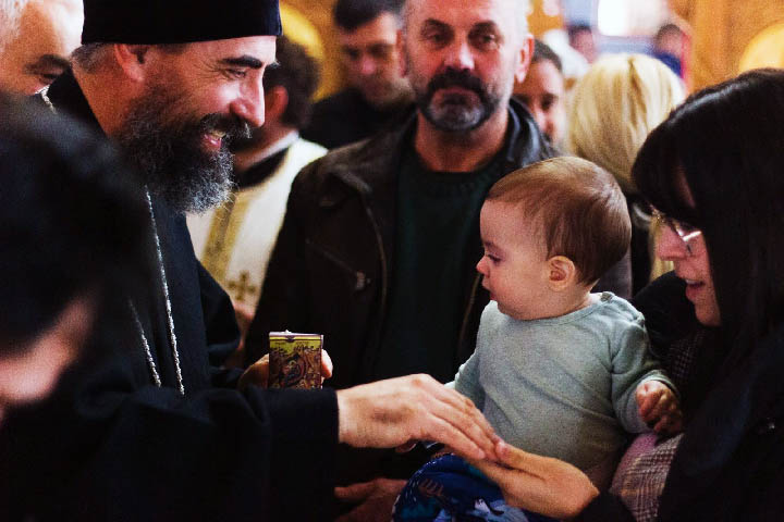 Епископ Методије, на Сабор Пресвете Богородице, бослужио у Мојковцу