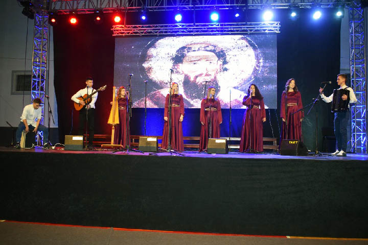 СВЕТОСАВСКУ АКАДЕМИЈУ ИСПРАТИЛО ВИШЕ ХИЉАДА ГРАЂАНА И ГОСТИЈУ