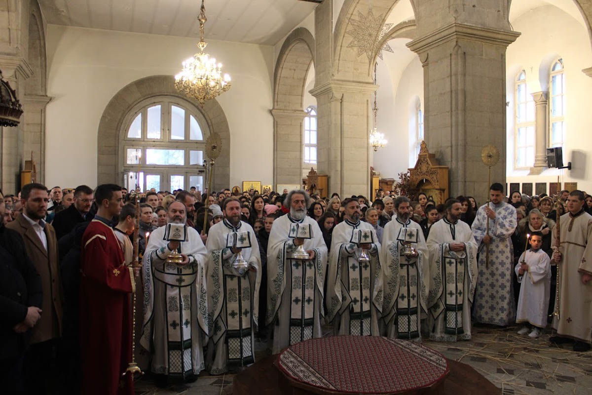 Епископ Методије на Бадњи дан богослужио у никшићком Саборном храму
