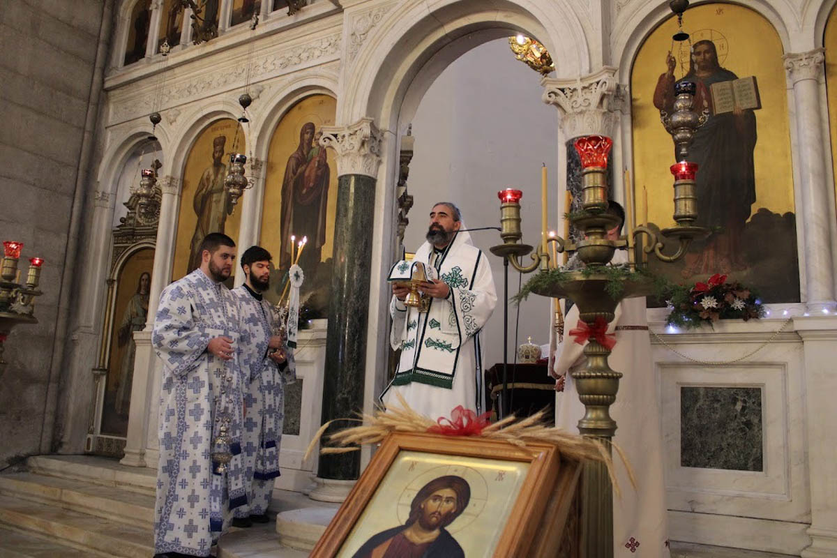 Епископ Методије на Бадњи дан богослужио у никшићком Саборном храму